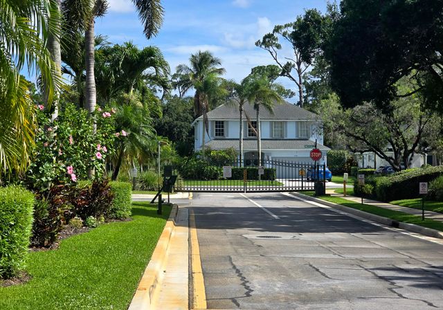 15181 Oak Chase Court, Wellington, FL 33414