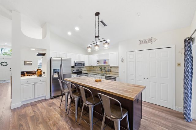 15181 Oak Chase Court, Wellington, FL 33414