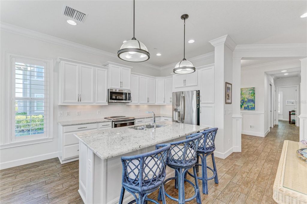 Image 18 of property listing at 334 CASTAWAY CAY DRIVE 101, Bradenton, FL 34209