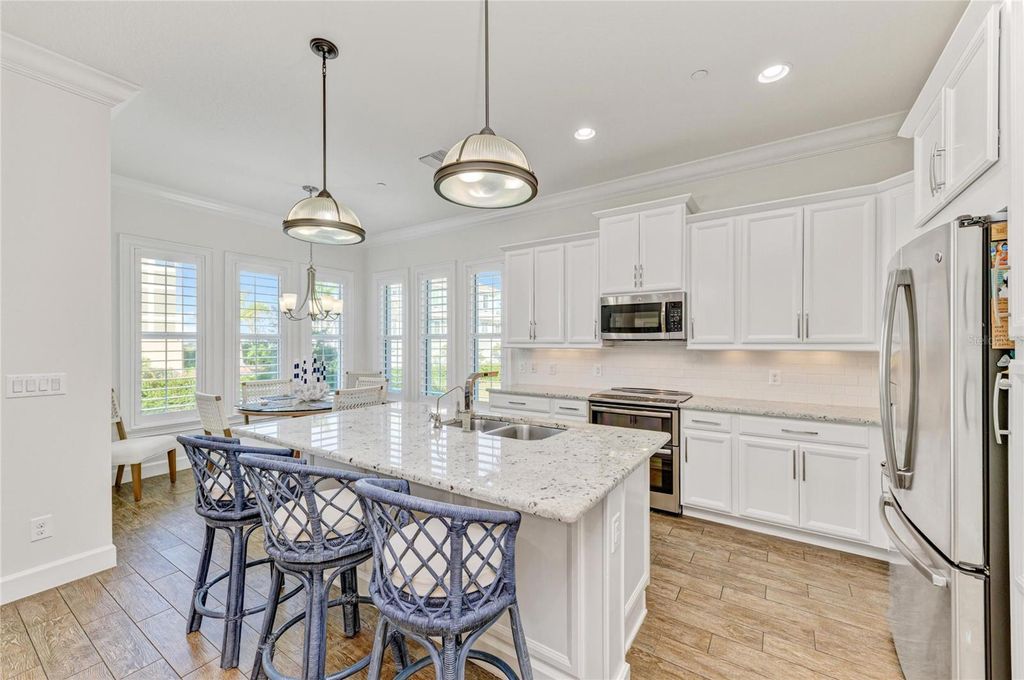 Image 19 of property listing at 334 CASTAWAY CAY DRIVE 101, Bradenton, FL 34209