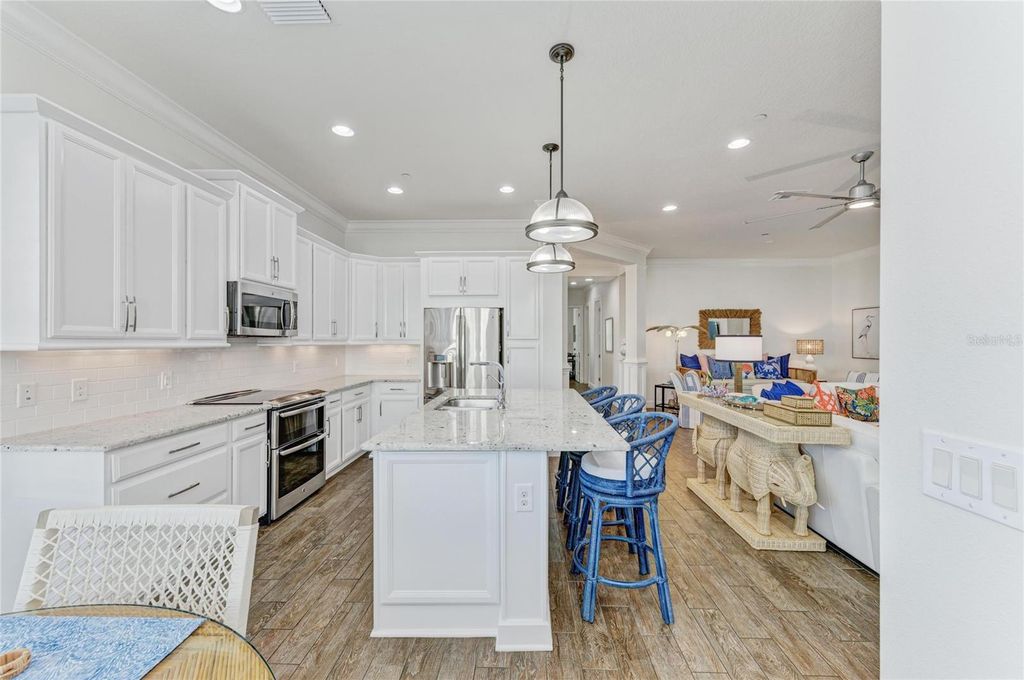 Image 21 of property listing at 334 CASTAWAY CAY DRIVE 101, Bradenton, FL 34209