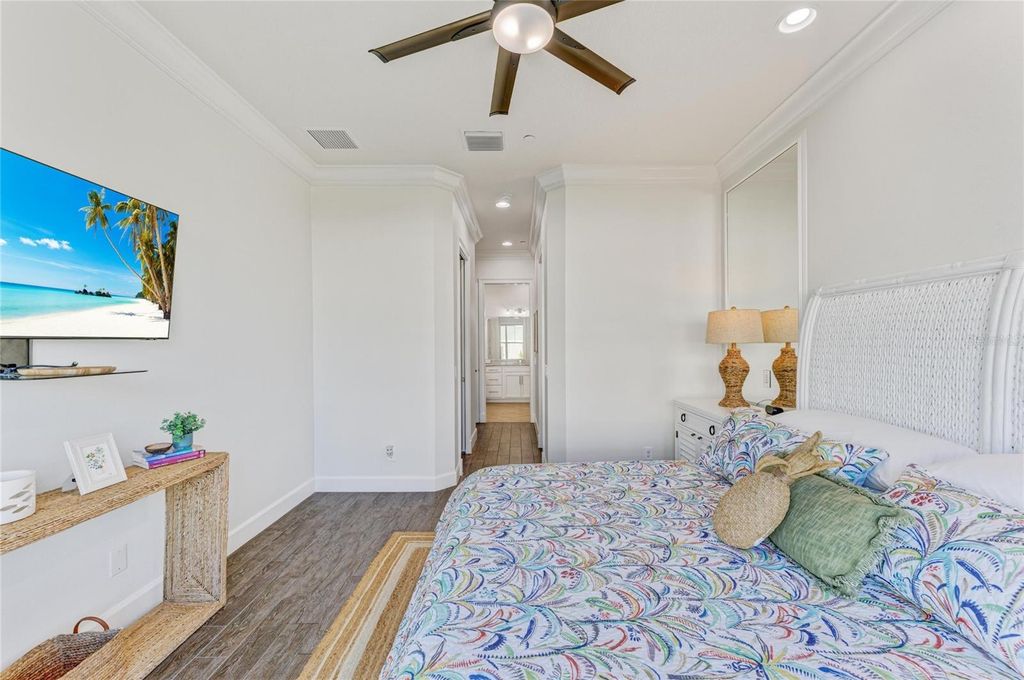 Image 28 of property listing at 334 CASTAWAY CAY DRIVE 101, Bradenton, FL 34209