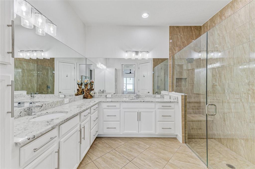 Image 30 of property listing at 334 CASTAWAY CAY DRIVE 101, Bradenton, FL 34209