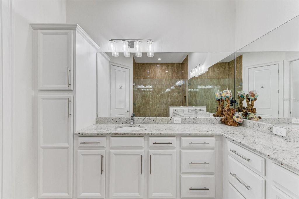 Image 32 of property listing at 334 CASTAWAY CAY DRIVE 101, Bradenton, FL 34209