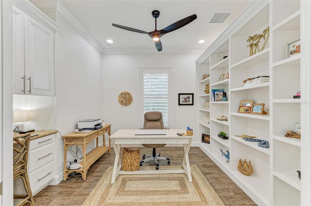 Image 42 of property listing at 334 CASTAWAY CAY DRIVE 101, Bradenton, FL 34209