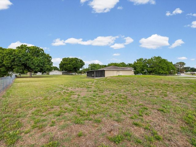 31706 HUNT CLUB LANE, Wesley Chapel, FL 33543