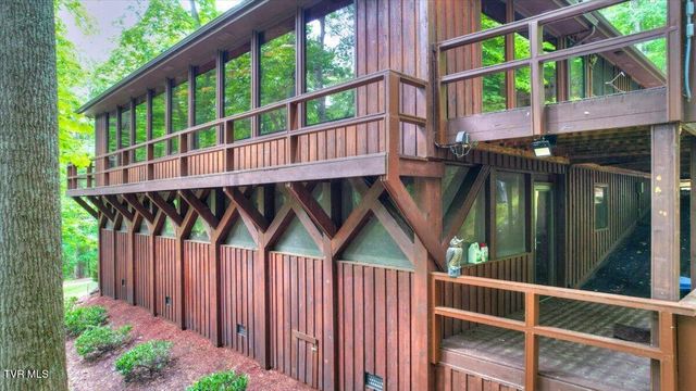 180 Misty Woods Drive, Blountville, TN 37617
