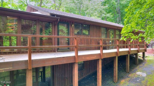 180 Misty Woods Drive, Blountville, TN 37617