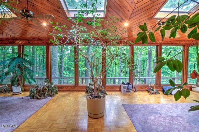 180 Misty Woods Drive, Blountville, TN 37617