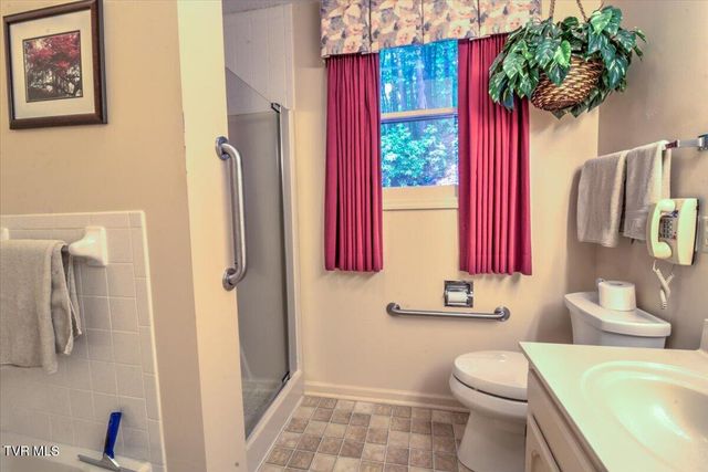 180 Misty Woods Drive, Blountville, TN 37617