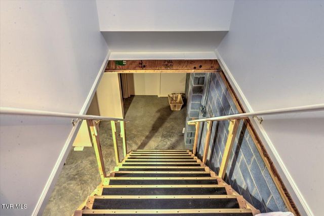 180 Misty Woods Drive, Blountville, TN 37617