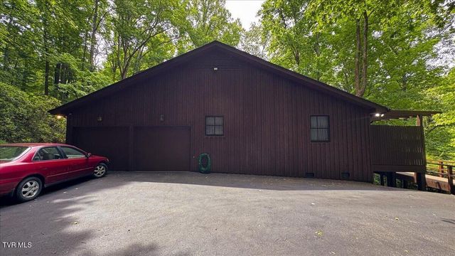 180 Misty Woods Drive, Blountville, TN 37617