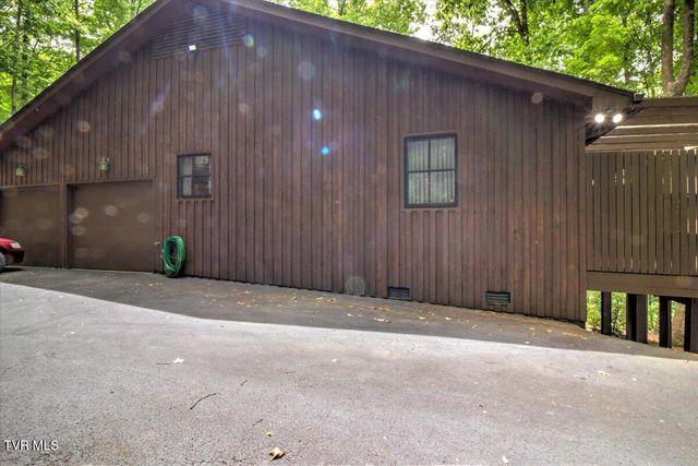 180 Misty Woods Drive, Blountville, TN 37617