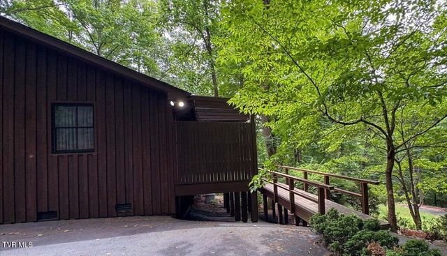 180 Misty Woods Drive, Blountville, TN 37617