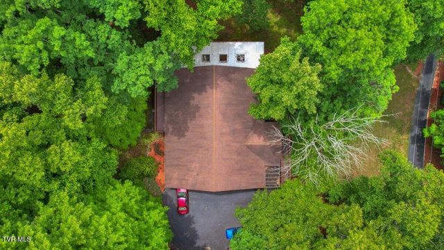 180 Misty Woods Drive, Blountville, TN 37617