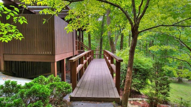 180 Misty Woods Drive, Blountville, TN 37617
