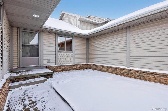 174 Addison Circle 19, Fowlerville Village, MI 48836