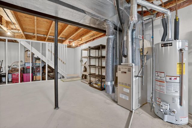 174 Addison Circle 19, Fowlerville Village, MI 48836