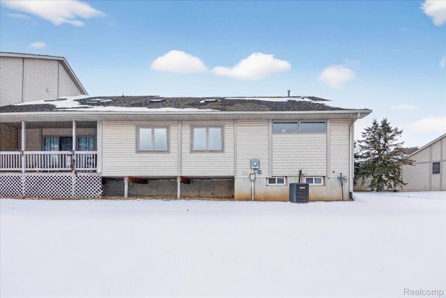 174 Addison Circle 19, Fowlerville Village, MI 48836