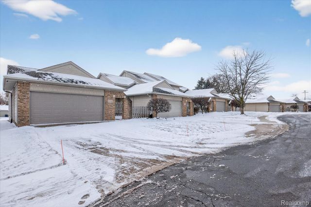 174 Addison Circle 19, Fowlerville Village, MI 48836