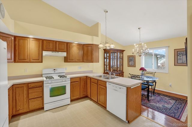 174 Addison Circle 19, Fowlerville Village, MI 48836