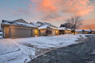 174 Addison Circle 19, Fowlerville Village, MI 48836