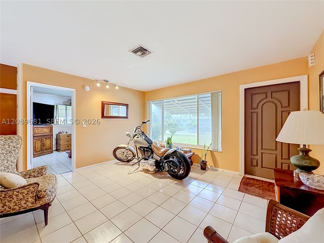 4220 NE 4th Ter, Deerfield Beach, FL 33064