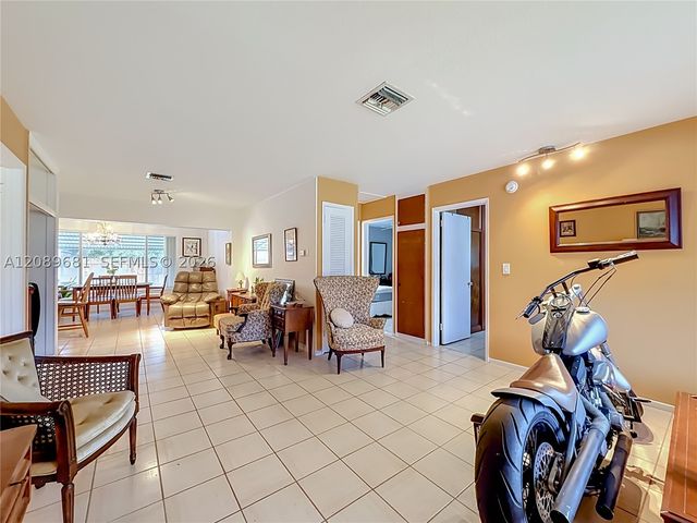 4220 NE 4th Ter, Deerfield Beach, FL 33064