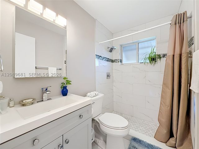 4220 NE 4th Ter, Deerfield Beach, FL 33064