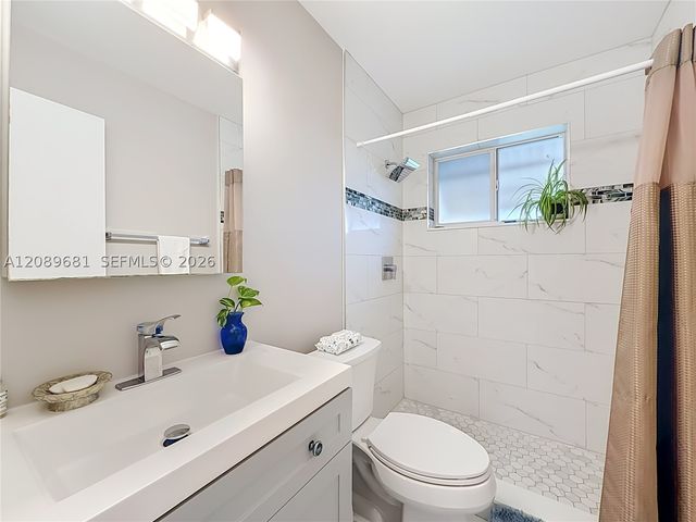 4220 NE 4th Ter, Deerfield Beach, FL 33064