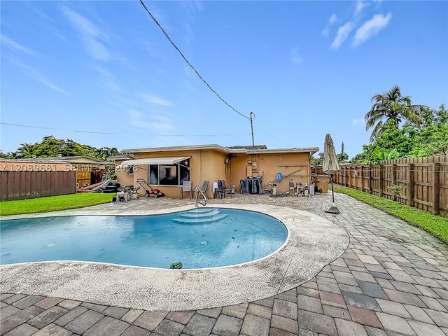 4220 NE 4th Ter, Deerfield Beach, FL 33064