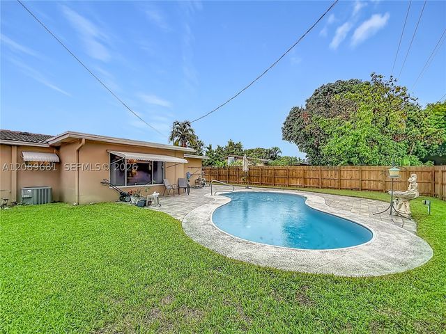 4220 NE 4th Ter, Deerfield Beach, FL 33064
