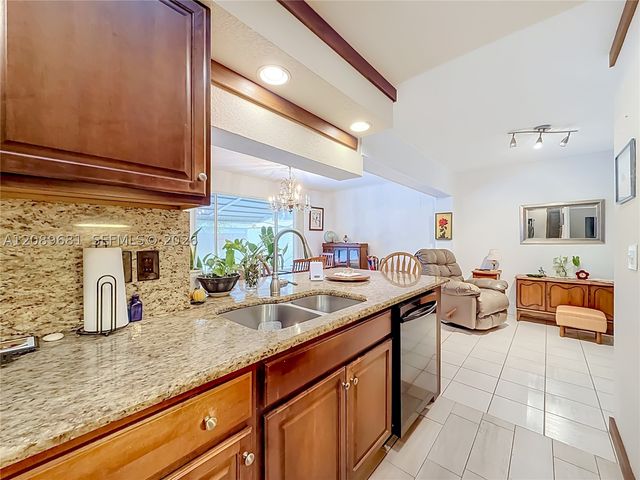 4220 NE 4th Ter, Deerfield Beach, FL 33064