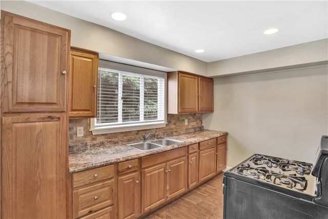 314 Grove St, Mckees Rocks, PA 15136