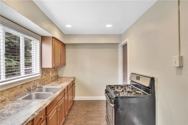 314 Grove St, Mckees Rocks, PA 15136