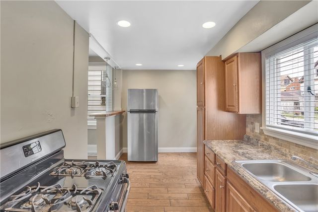 314 Grove St, Mckees Rocks, PA 15136