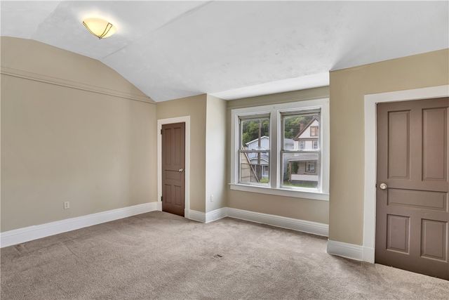 314 Grove St, Mckees Rocks, PA 15136