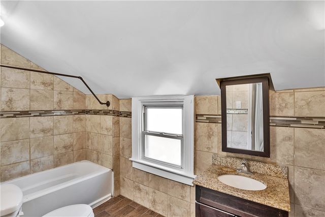 314 Grove St, Mckees Rocks, PA 15136