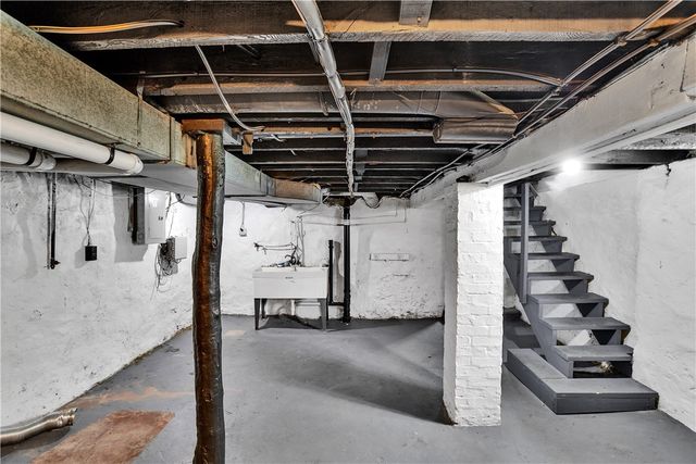 314 Grove St, Mckees Rocks, PA 15136