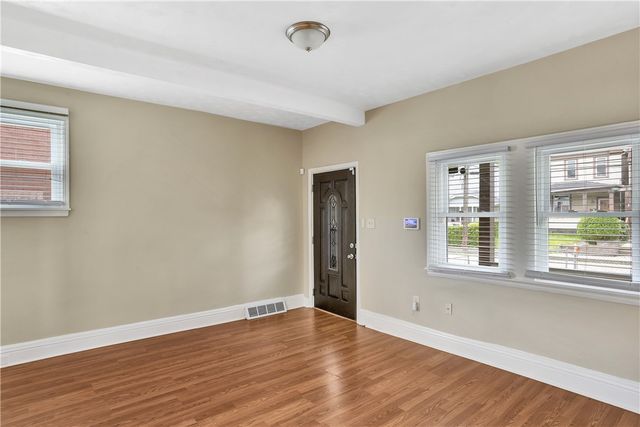 314 Grove St, Mckees Rocks, PA 15136
