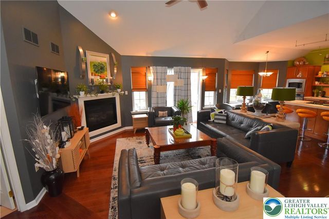 1220 Jane Lane, Pen Argyl Boro, PA 18072