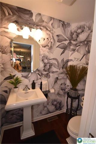 1220 Jane Lane, Pen Argyl Boro, PA 18072