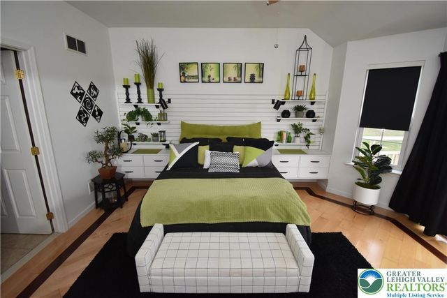 1220 Jane Lane, Pen Argyl Boro, PA 18072