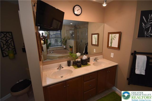 1220 Jane Lane, Pen Argyl Boro, PA 18072