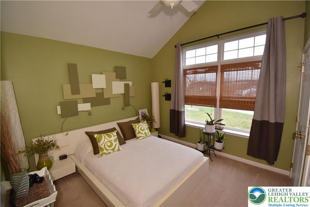 1220 Jane Lane, Pen Argyl Boro, PA 18072