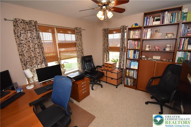 1220 Jane Lane, Pen Argyl Boro, PA 18072