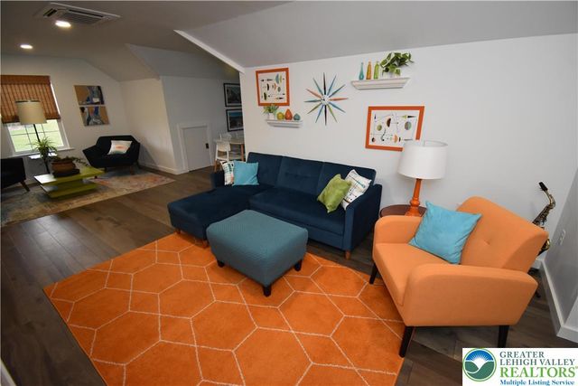 1220 Jane Lane, Pen Argyl Boro, PA 18072