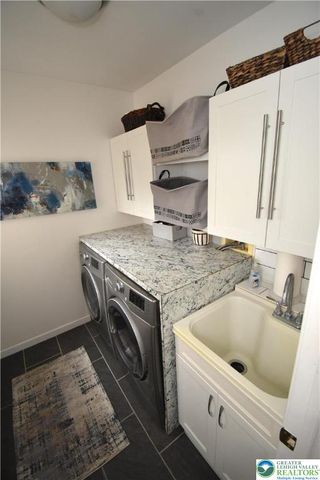 1220 Jane Lane, Pen Argyl Boro, PA 18072