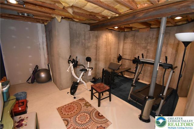 1220 Jane Lane, Pen Argyl Boro, PA 18072