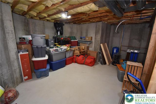 1220 Jane Lane, Pen Argyl Boro, PA 18072